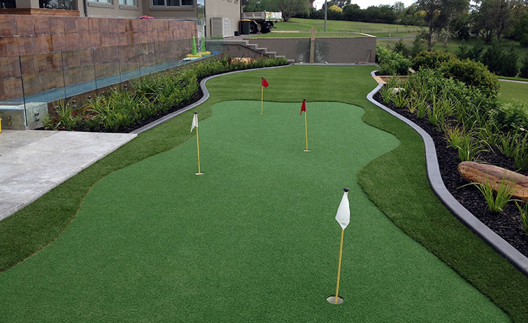 Artificial grass golf putt