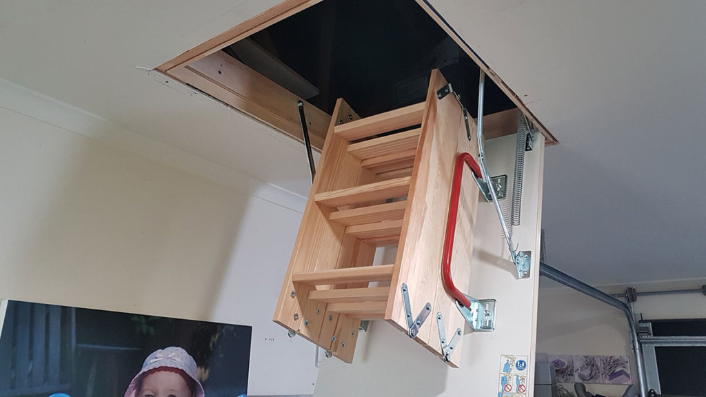 Extendable loft ladder