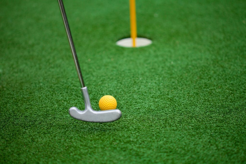 Artificial grass golf putt