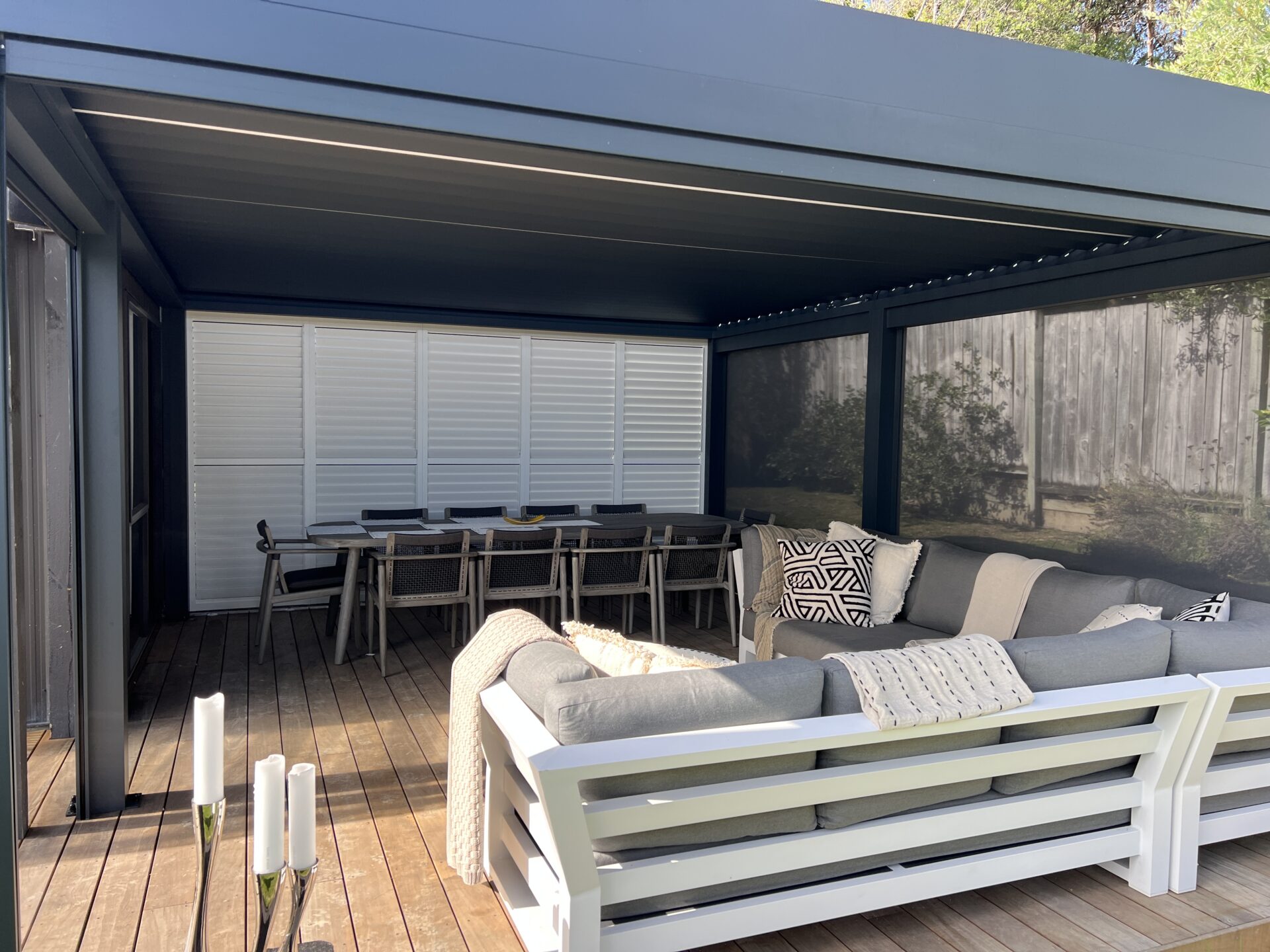 Riverhead louvred pergola 1